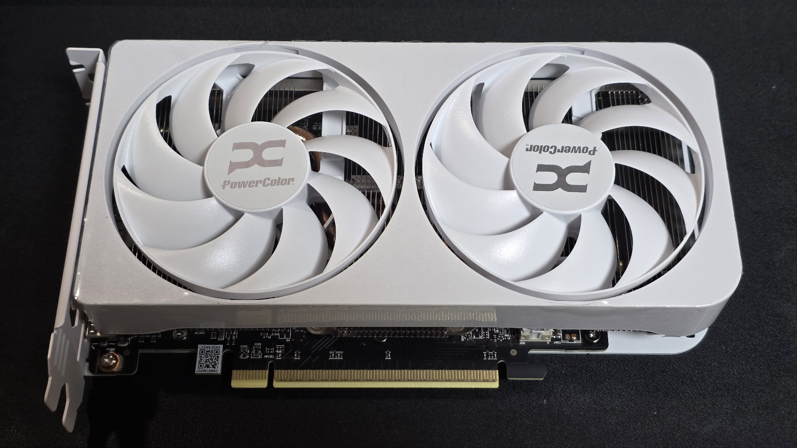 PowerColor 라데온 RX 9060 XT Reaper White D6 8GB 리뷰 - 유저 리뷰