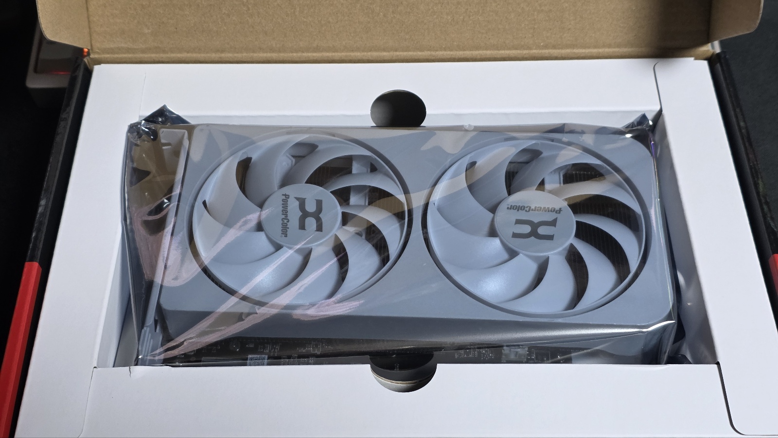 PowerColor 라데온 RX 9060 XT Reaper White D6 8GB 리뷰 - 유저 리뷰