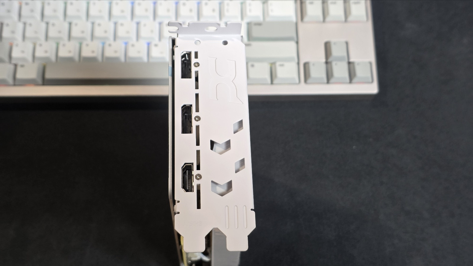 PowerColor 라데온 RX 9060 XT Reaper White D6 8GB 리뷰 - 유저 리뷰